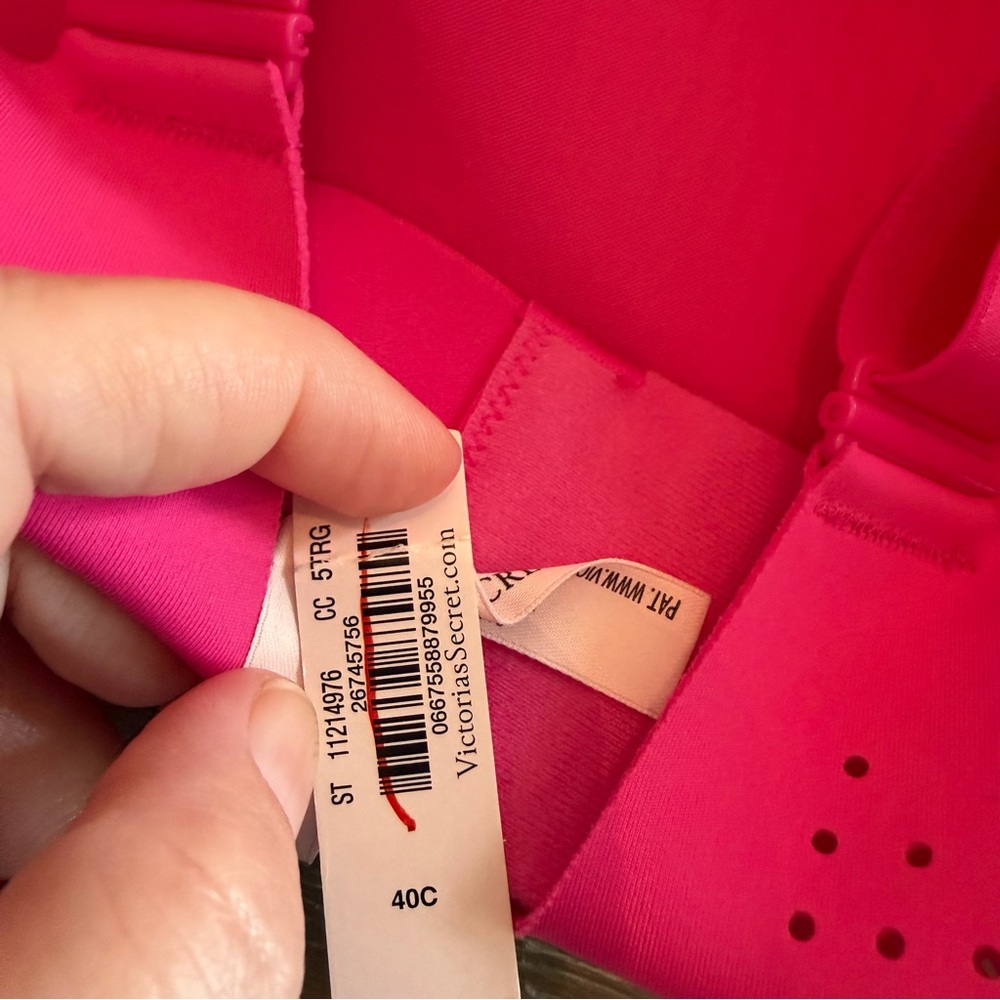 Victoria secret VSX Featherweight MaxSports Bra 40C - Picture 6 of 6
